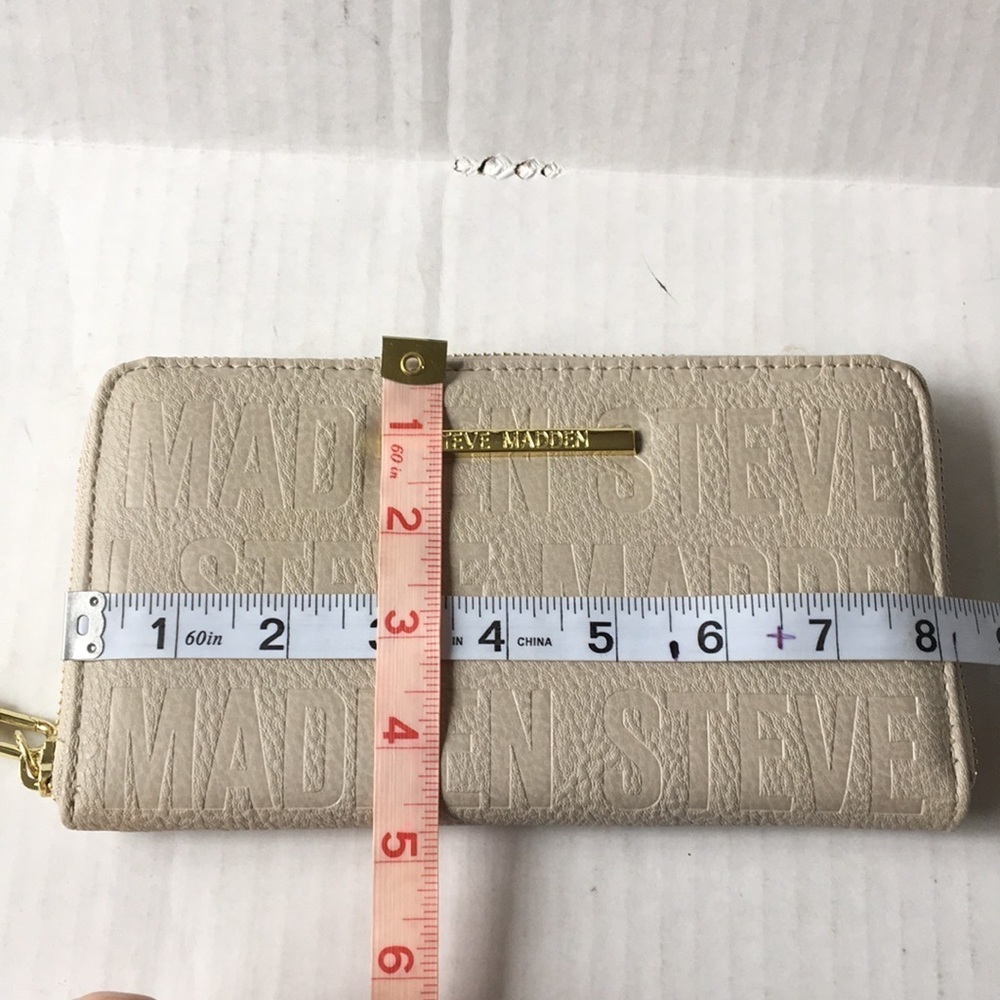 New Steve Madden Embossed Wristlet Wallet/Organizer - Picture 12 of 12